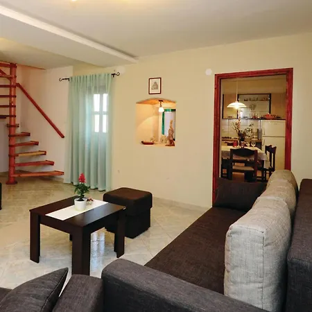 Сasa de vacaciones 3 Bedroom Lovely In