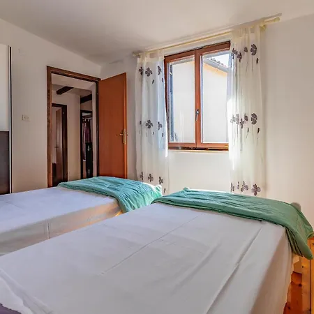 Сasa de vacaciones 3 Bedroom Lovely In *